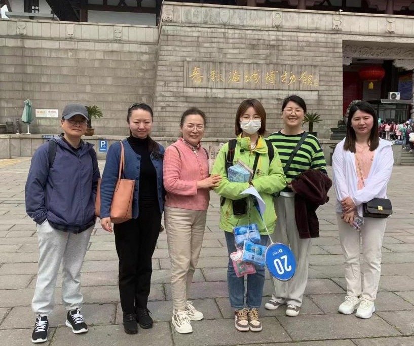 旅游管理21级学生春季带团 专业教师齐聚现场研讨督导